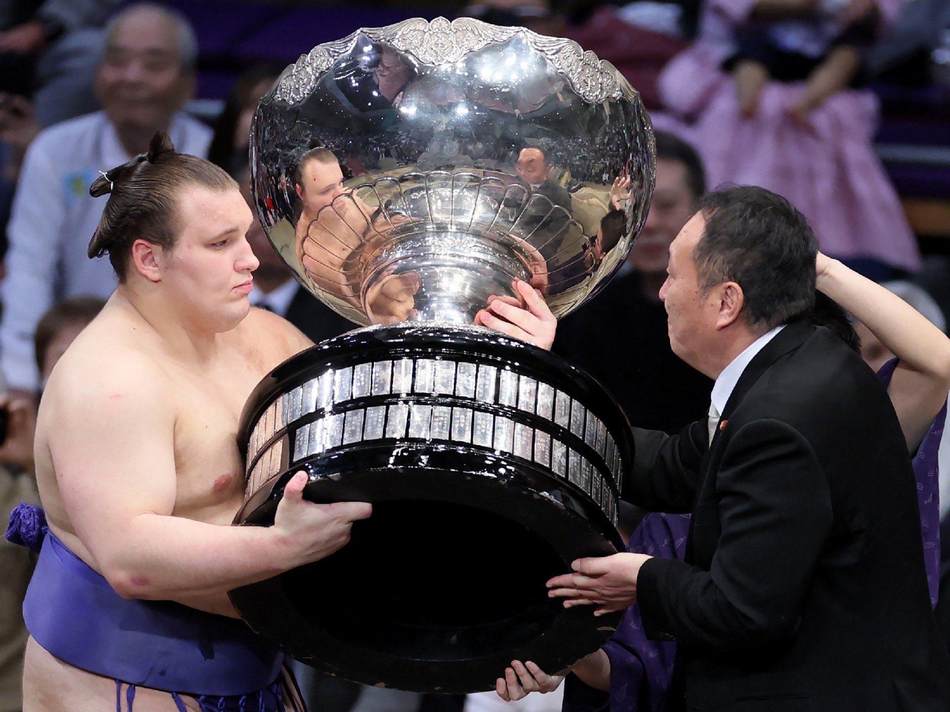 War refugee Aonishiki becomes first Ukrainian to win top sumo championship | Russia-Ukraine war News