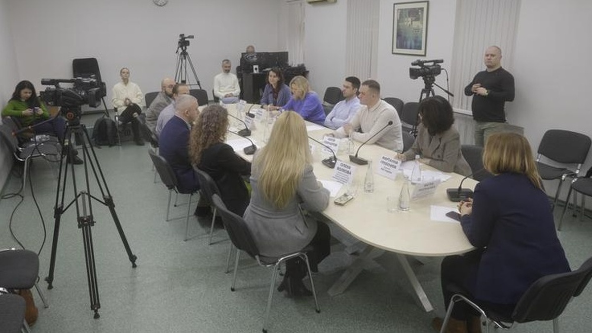 How is Ukraine trying to change its approach to humanitarian workers’ safety?