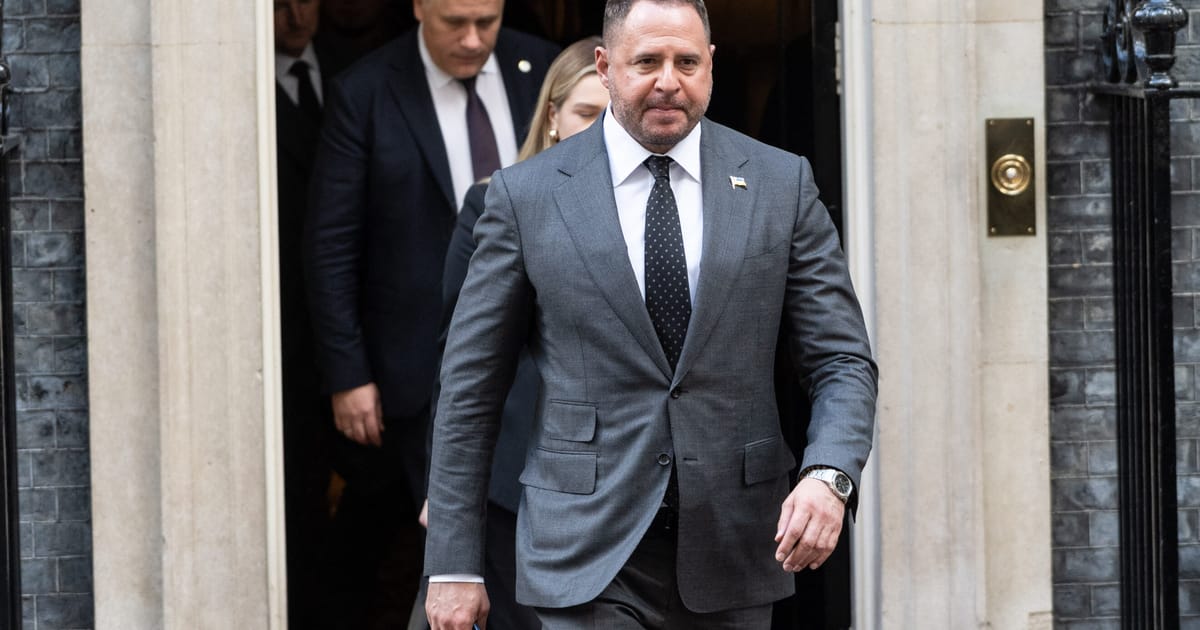 Zelenskyy’s right-hand man vows to fight on frontline after ouster in corruption scandal – POLITICO