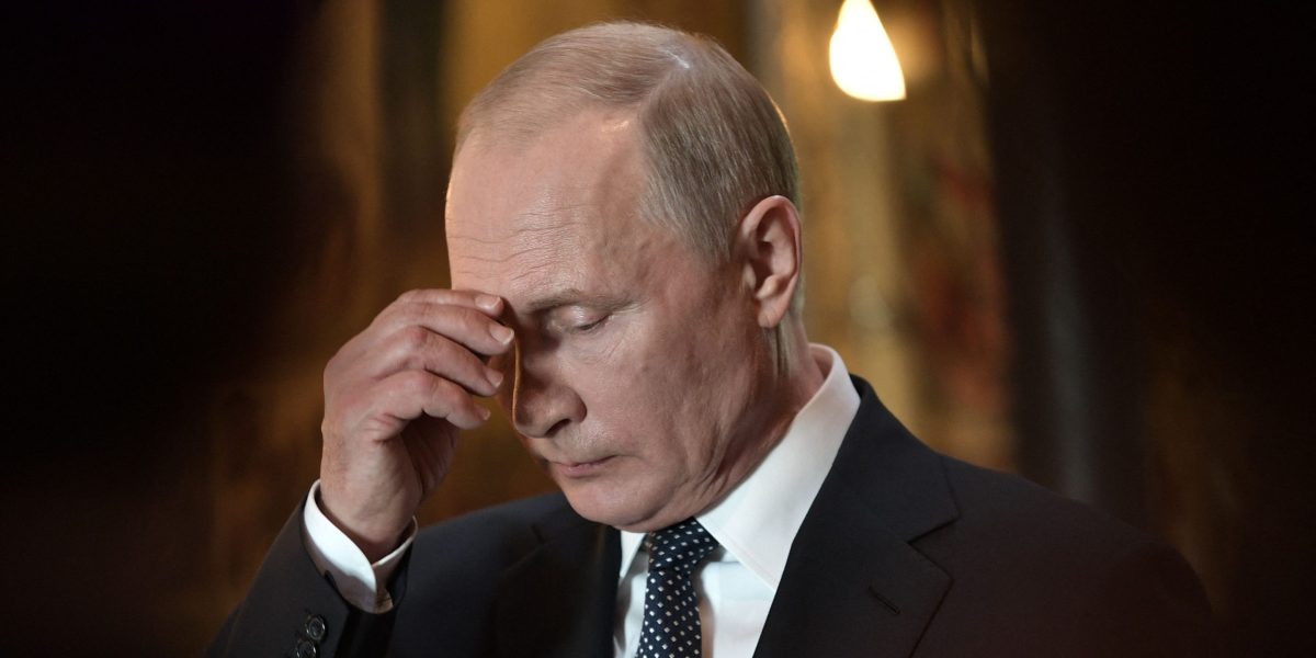 Russia’s first AI-powered robot walked on stage to triumphant music, took a few steps, and then immediately faceplanted