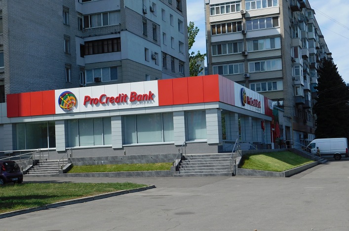 A Ukrainian bank will receive guarantees from the EBRD, enabling it to issue €200M in loans to small and medium-sized businesses.