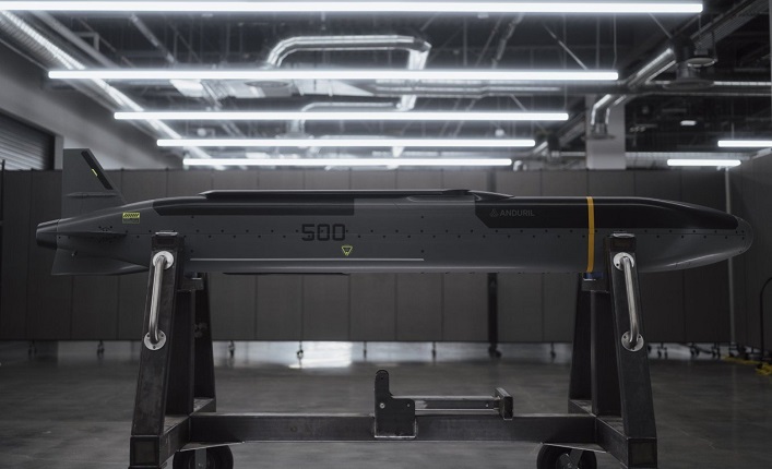 The Pentagon has approved the supply of long-range Tomahawk missiles to Ukraine, but the final decision belongs to Trump; Russia is open to direct negotiations with Kyiv.