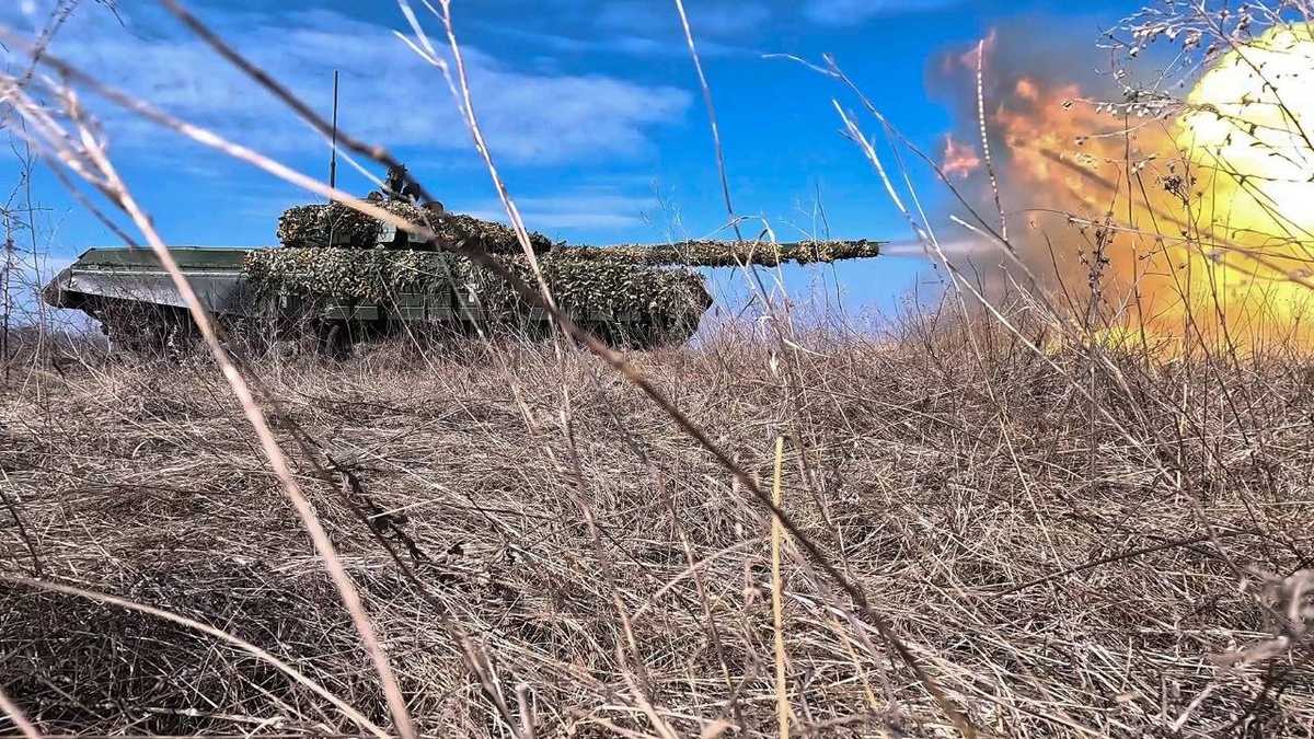 Defense forces conducting assault operations near Yablukove, fierce fighting underway near Varvarivka in Huliaipole axis – spokesman