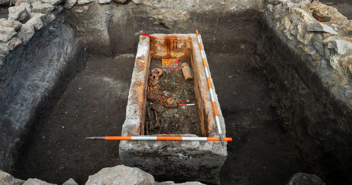 1,700-year-old Roman sarcophagus unearthed, revealing treasures buried with woman of “higher social status”