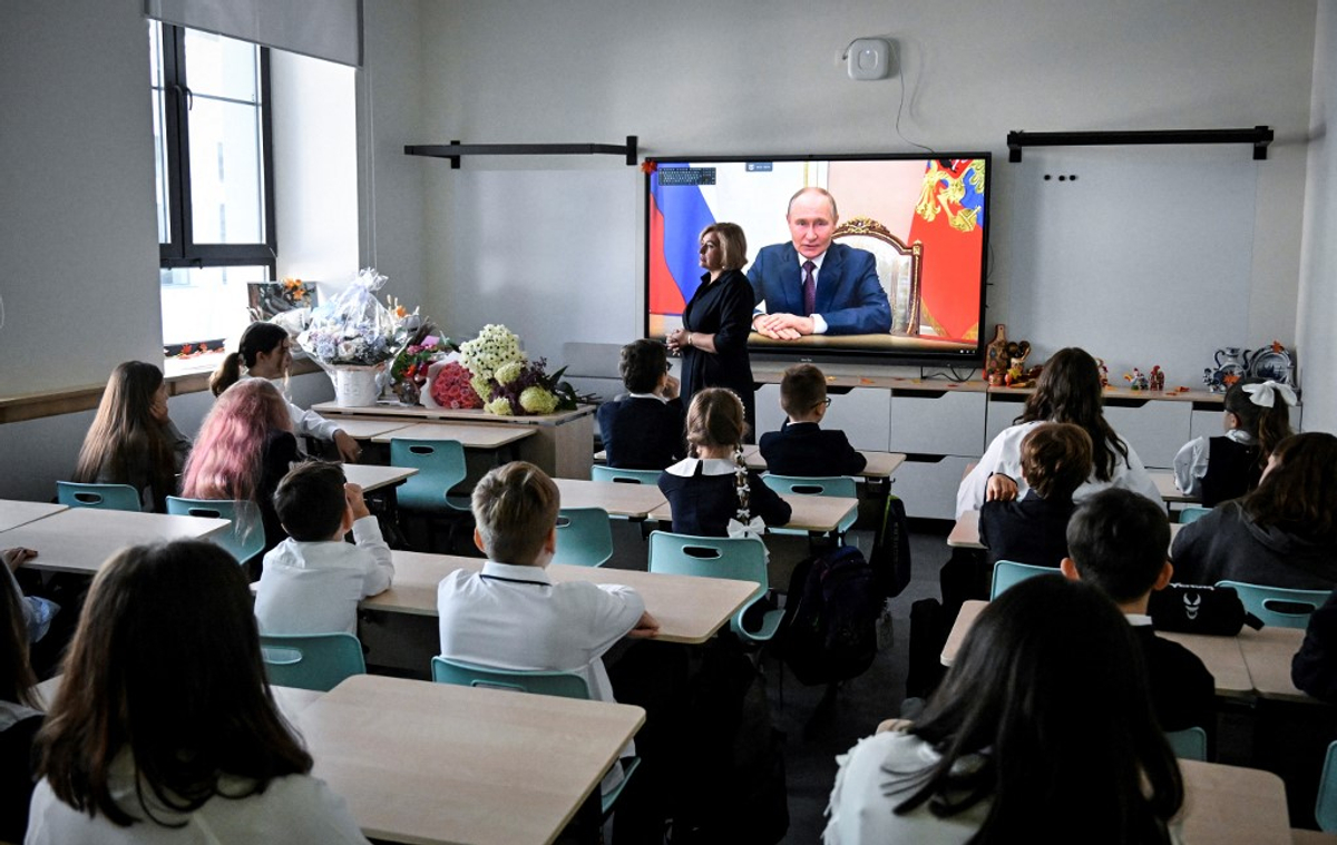 Russia’s Economy Cracks as War Reaches Daily Life and Sanctions Pressure Deepens