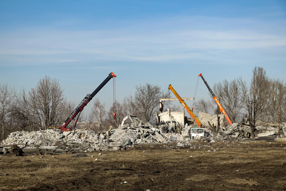 Behind the Curtain, Russia Is Crumbling