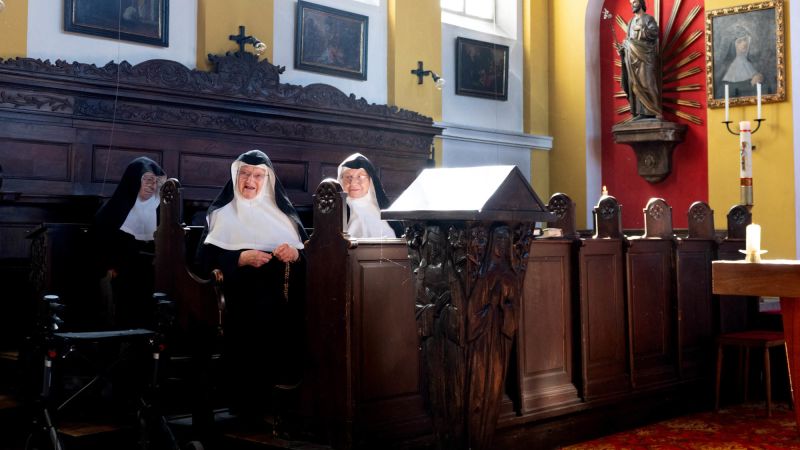 Elderly Austrian nuns who broke back into their convent will be allowed to stay. But there are conditions