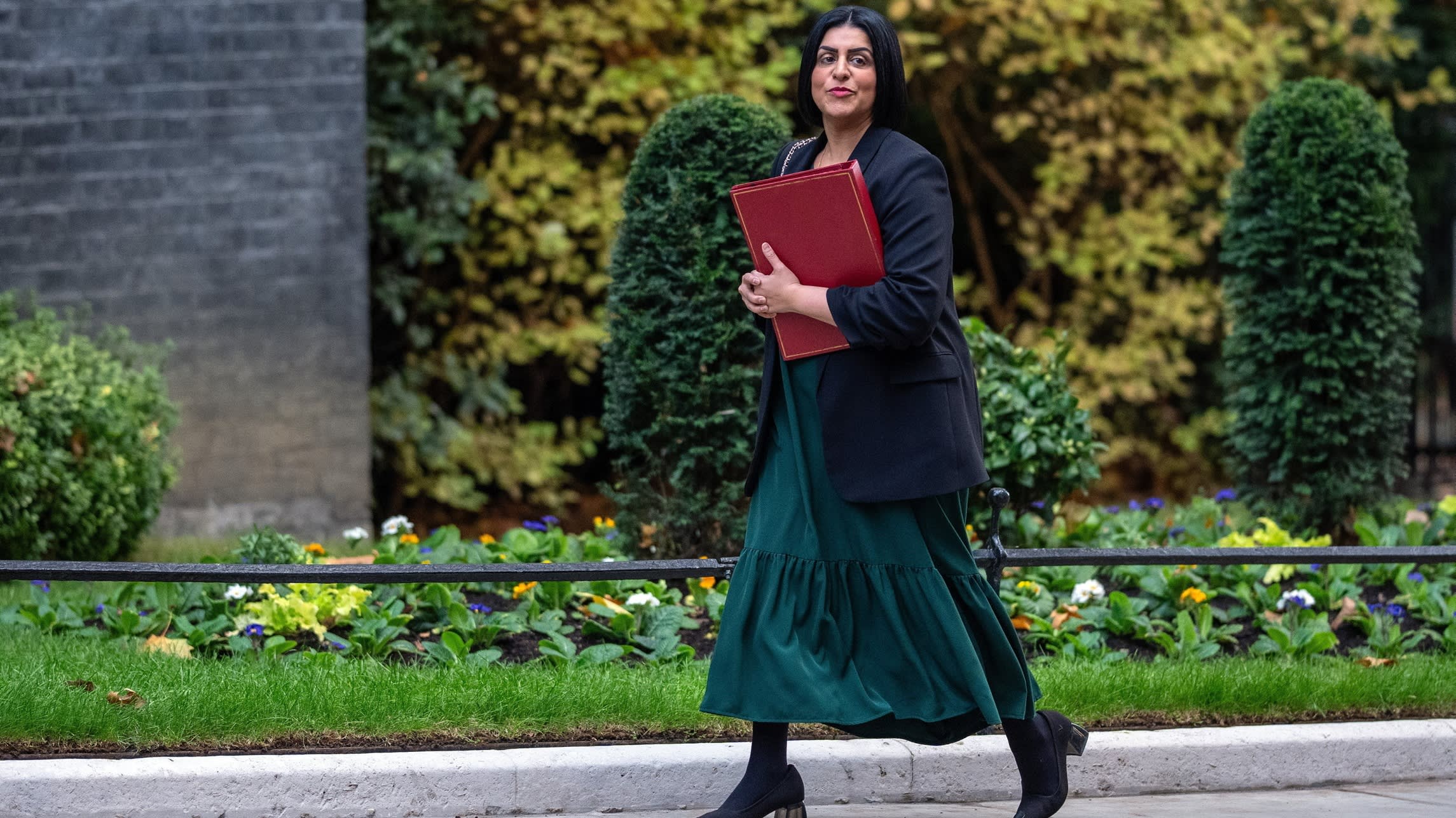 UK to curtail asylum seekers’ automatic right to accommodation – Financial Times