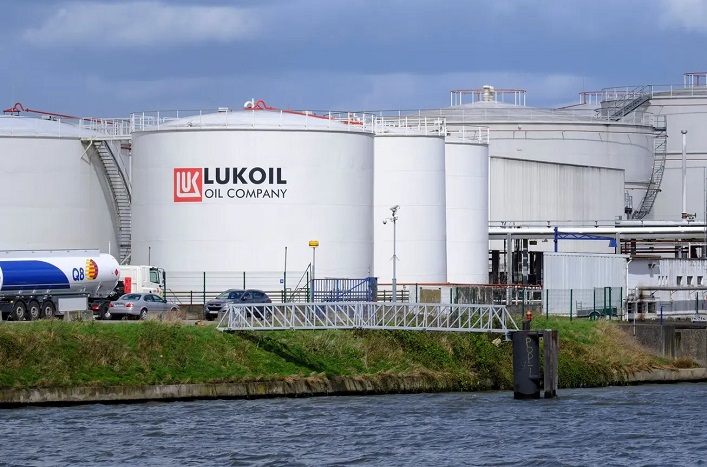 Chevron aims to acquire Lukoil assets in response to a US directive to divest Russian holdings and fully separate from the Russian company.