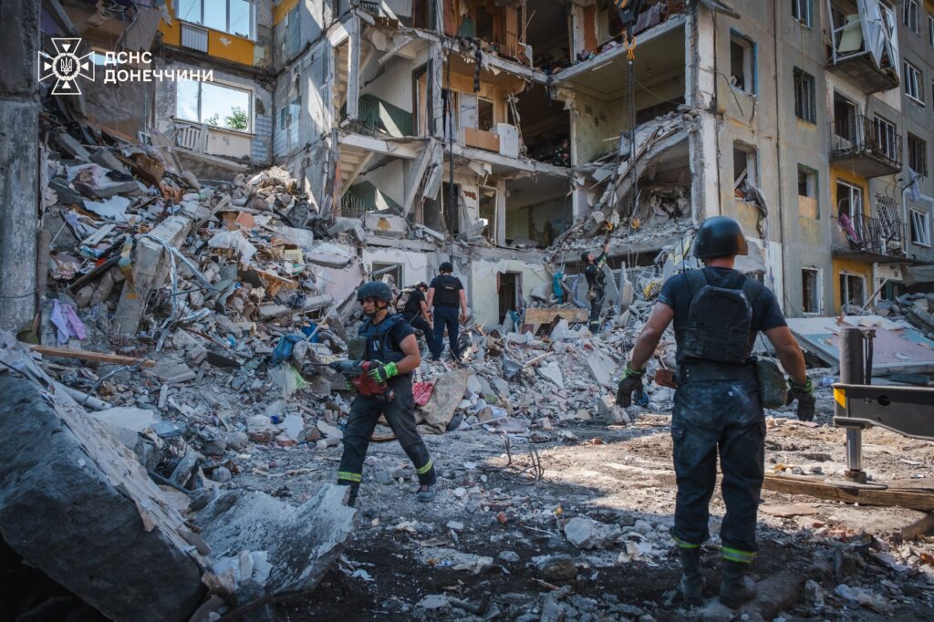 The way out of Myrnohrad for Ukrainian troops is 3 km across. “It is time … to abandon” the town.