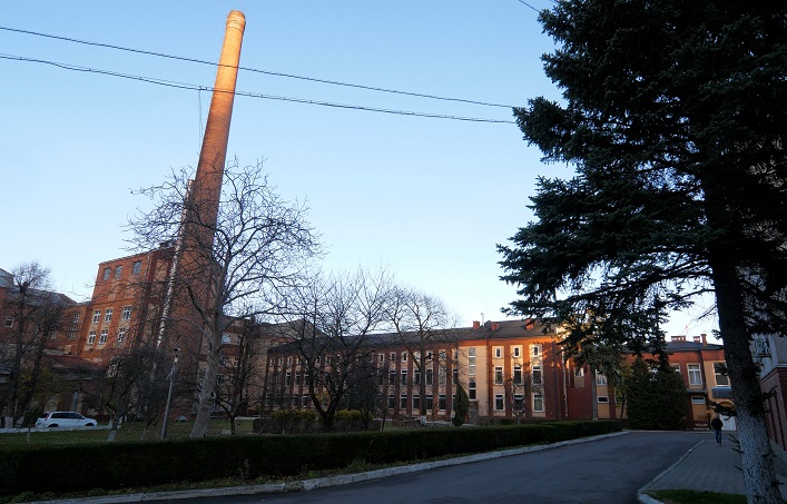 In the Lviv and Zaporizhzhia regions, enterprises with large production and storage facilities are up for sale.