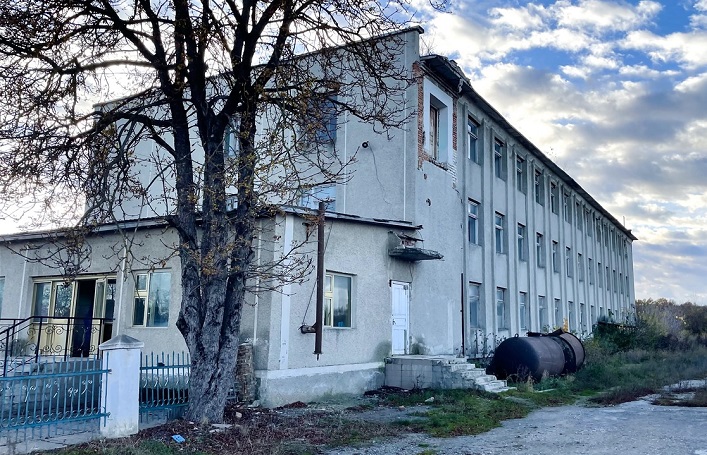 In the Ternopil region, a production and warehouse complex covering 10,560 square meters is up for sale.