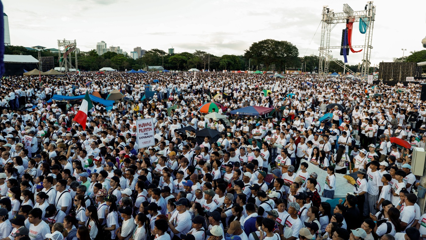 Hundreds of thousands rally in Manila against flood-control corruption scandal : NPR
