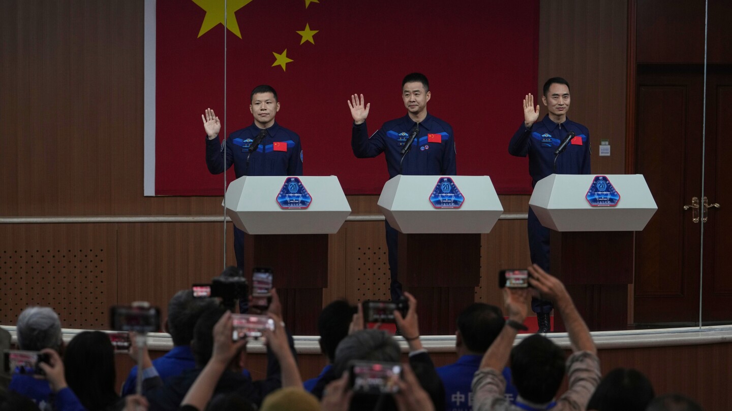 China’s stranded astronauts returning from space station