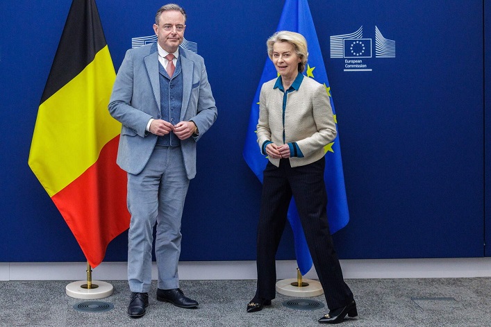 The EC proposes an option to remove Hungary’s veto power over Russian sanctions and Ukraine’s reparations loan.