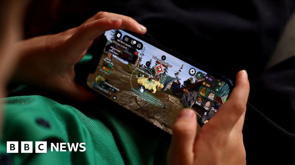 Russia bans Roblox over concerns about safety and extremist content