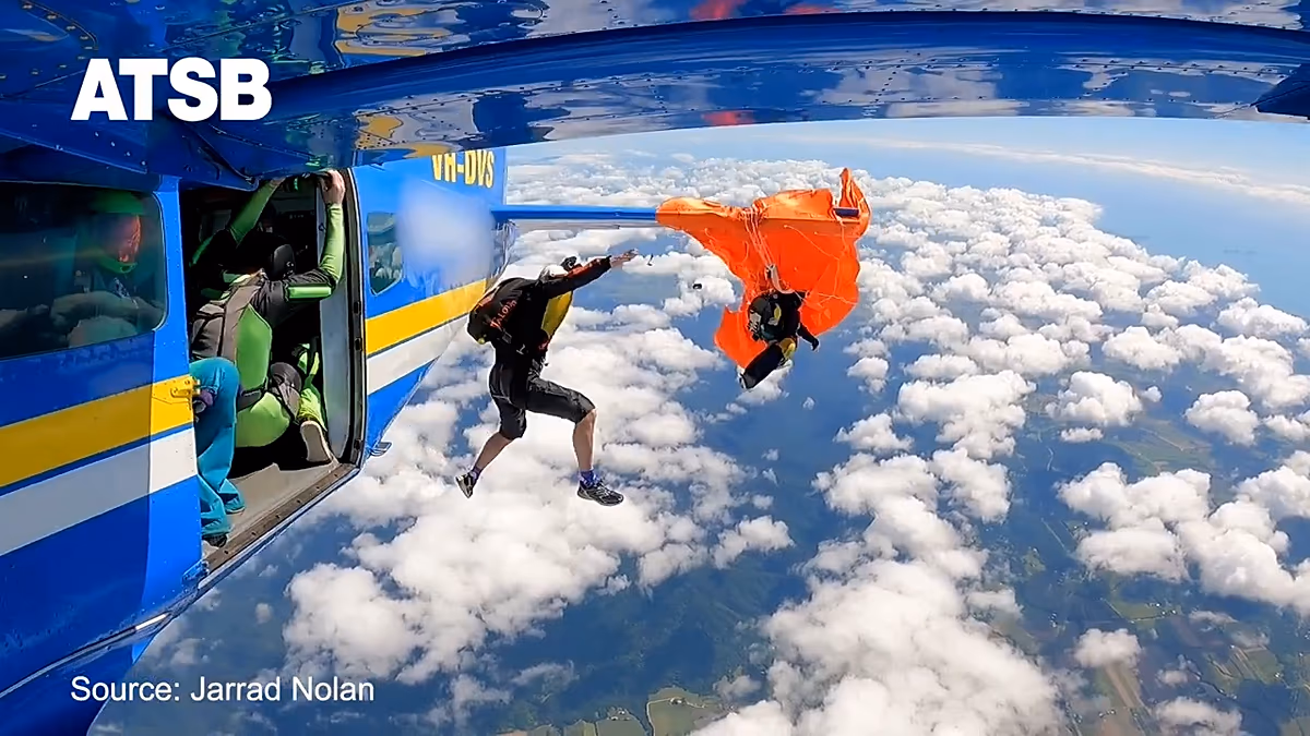Video. Skydiver left hanging at 4,500 metres after parachute snags on plane tail