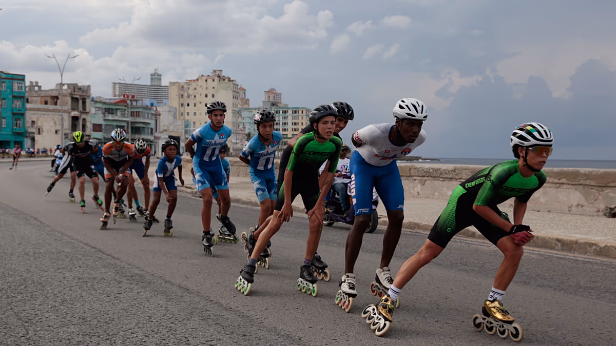 Video. Hundreds of skaters gather for marathon along Havana’s Malecon