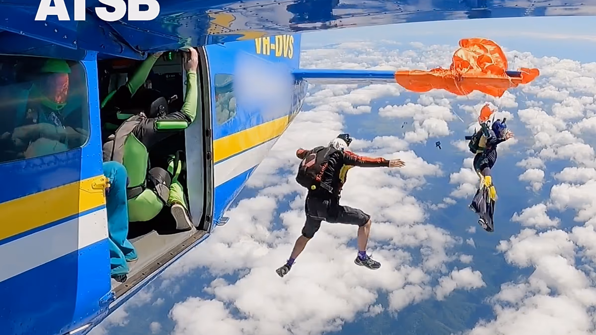 Video. Australia investigates skydiving incident after jumper tangles plane