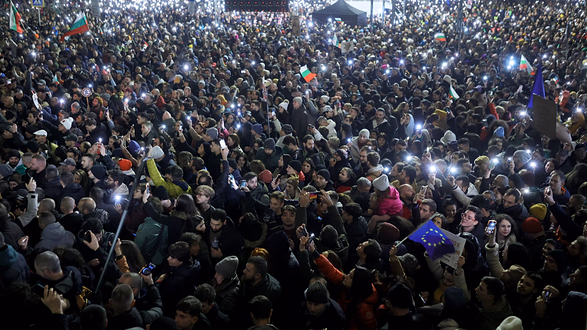 Video. Tens of thousands of protesters rally against Bulgaria’s ruling coalition
