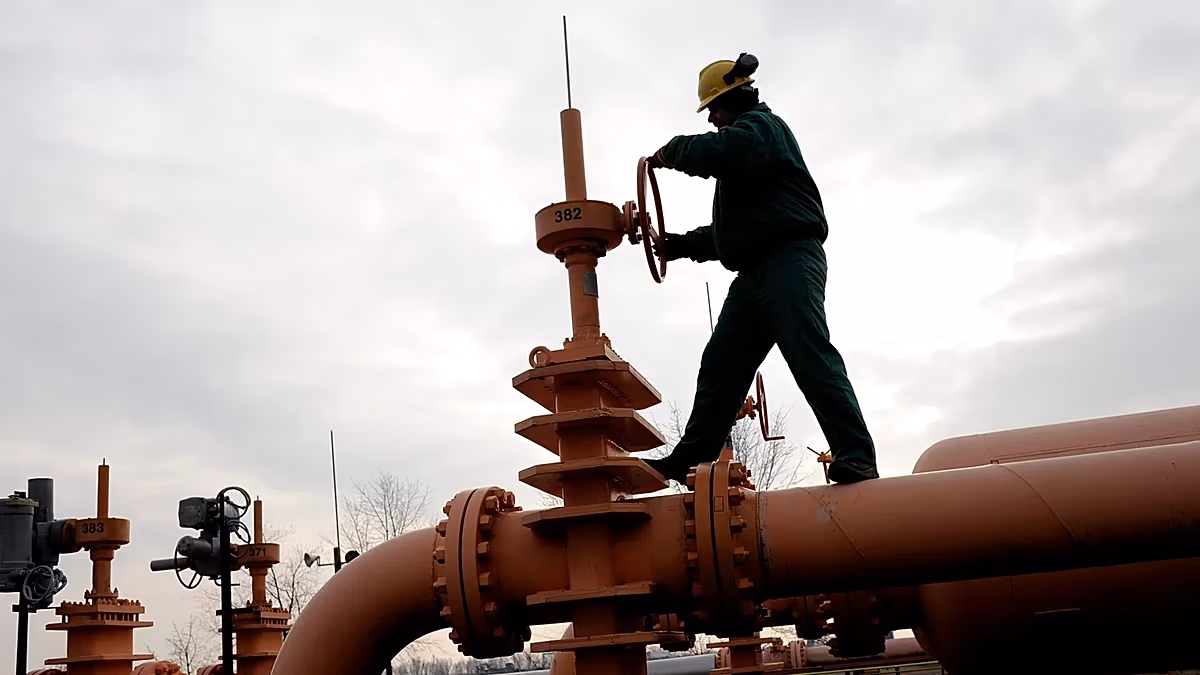 EU lawmakers agree to ban Russian gas imports by 2027