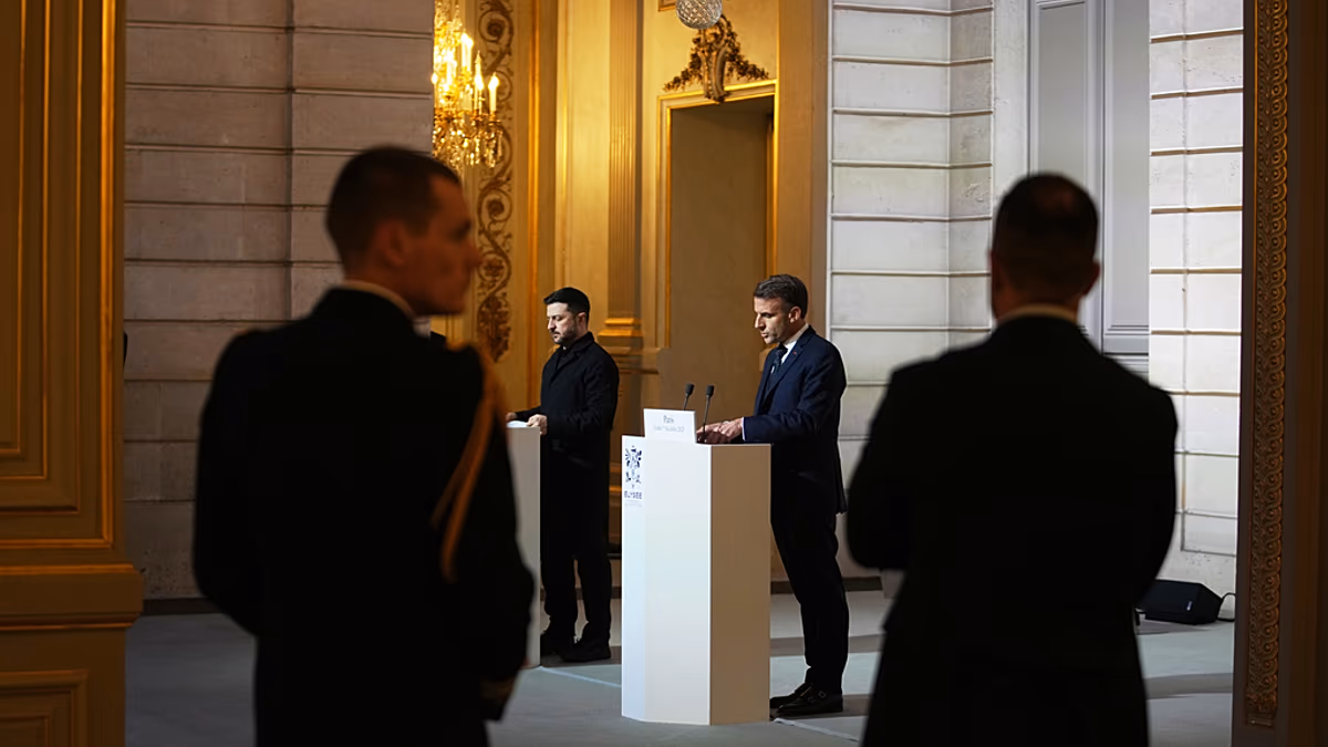 Zelensky rallies European support in Paris ahead of US-led Moscow talks