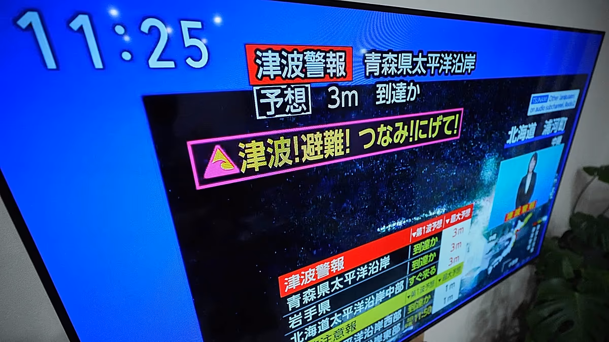 Magnitude 7.2 earthquake strikes off Japan’s northern coast and triggers tsunami alert