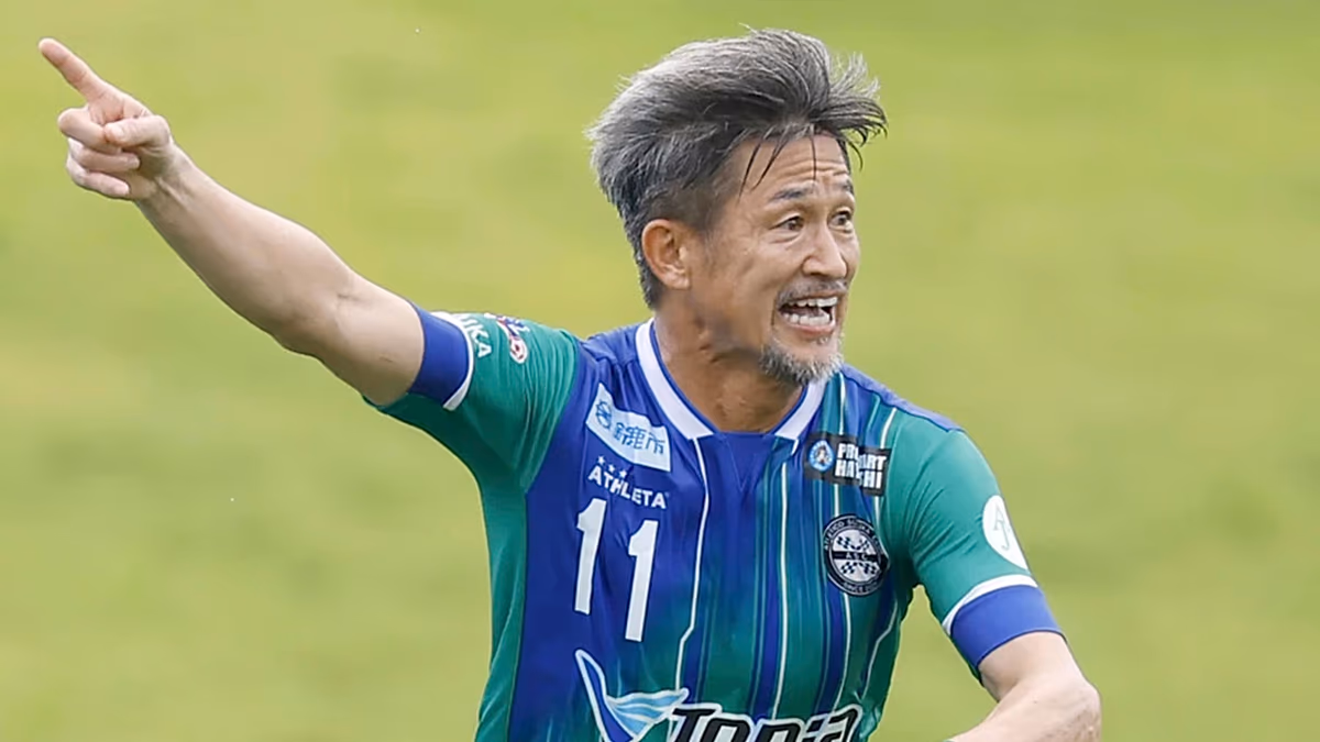 World’s oldest professional football player signs for one more season