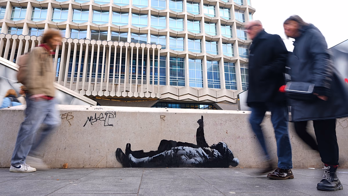Stargazing children: New Banksy unveiled in London in time for Christmas
