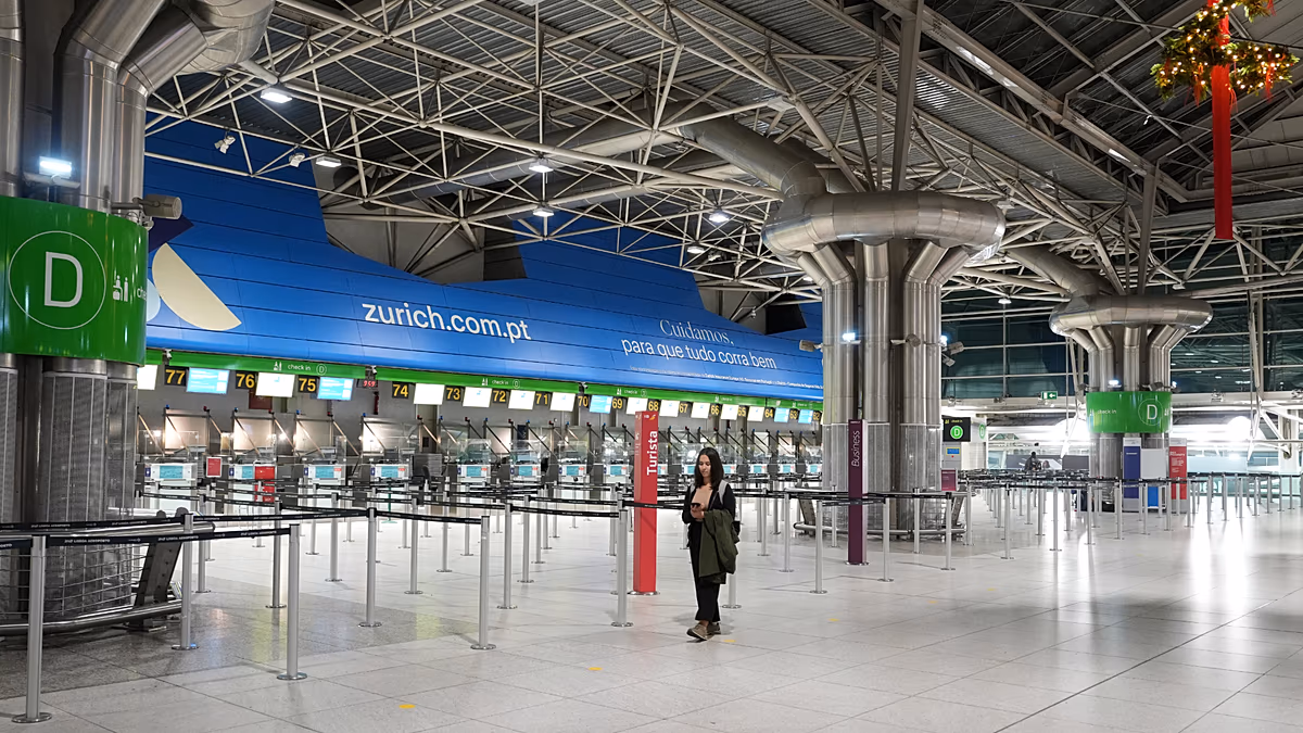 Video. Public services disrupted as Portugal holds first general strike in 12 years