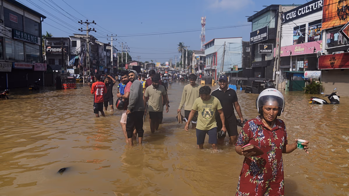 Video. Sri Lanka: Aerial video shows extent of flooding with over 365 dead and 367 missing