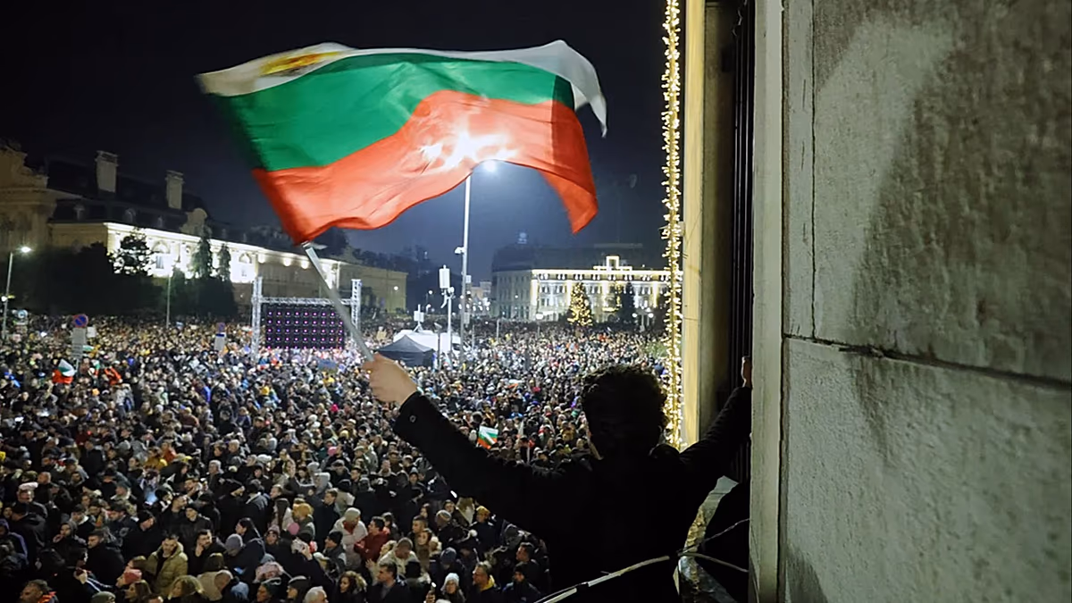 Bulgarians demand government resign in mass protests over corruption