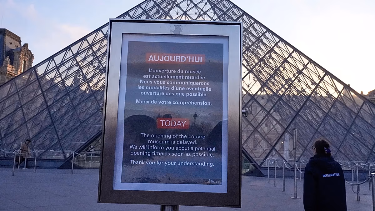 Louvre closed as staff strike over working conditions, weeks after €88m jewel heist