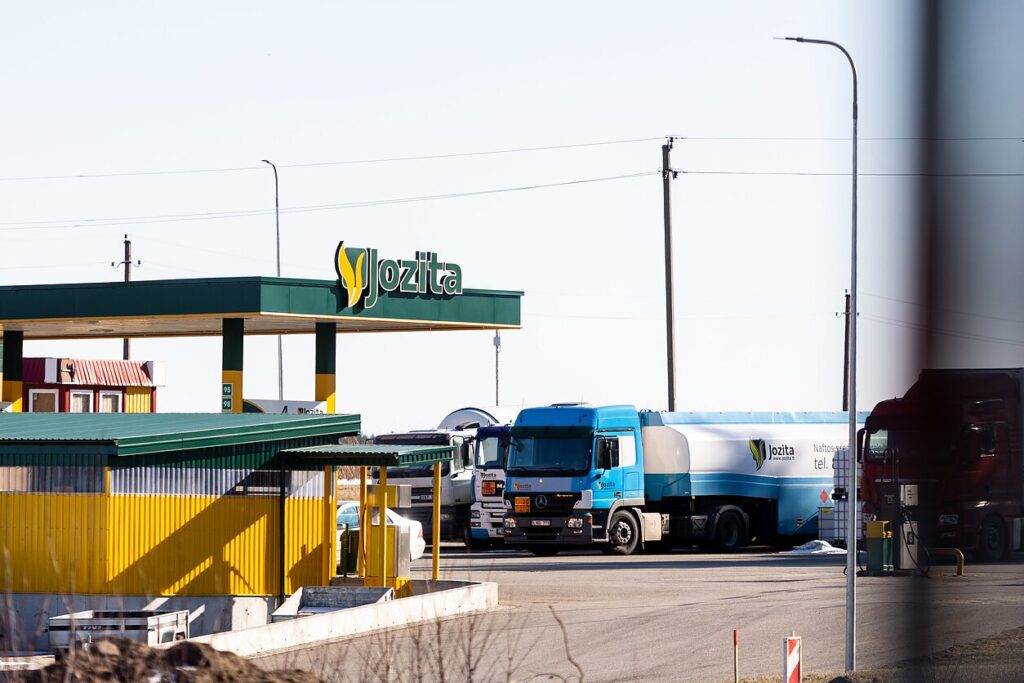 Russia-linked firm used Lithuanian papers to smuggle gas into Ukraine, probe says