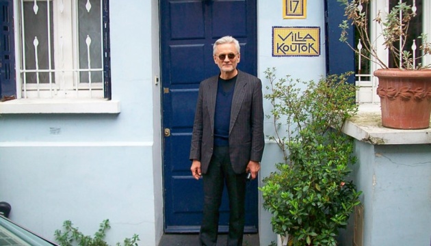 critics and supporters of Ukraine in US hold different views on corruption scandal