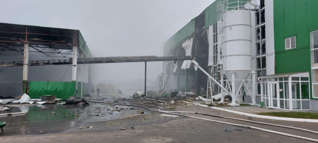 “Not a single intact power plant left”: Russia negotiates during day, bombs Ukraine’s power plants at night