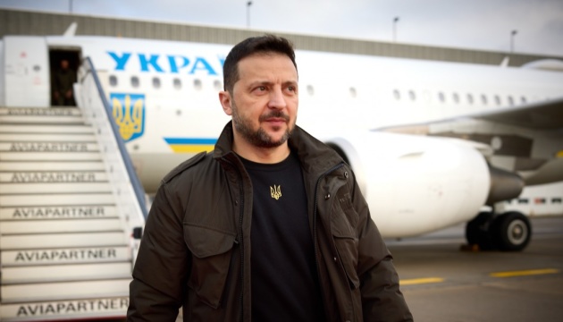 Zelensky arrives in US to hold talks with Trump on Sunday