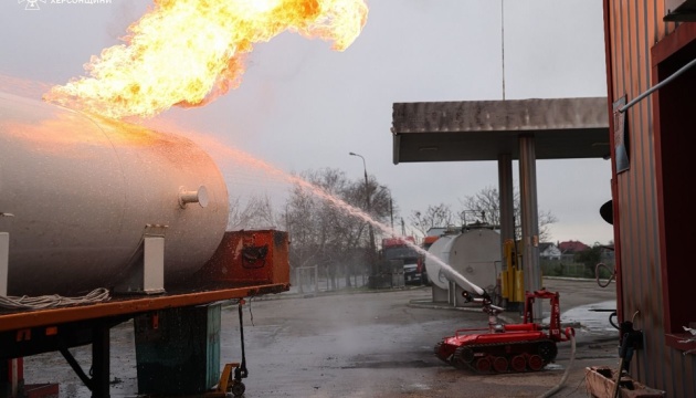 In Kherson, Russians attack rescuers extinguishing fire after drone attack