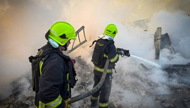 DSNS eliminates aftermath of shelling in three Kyiv region districts