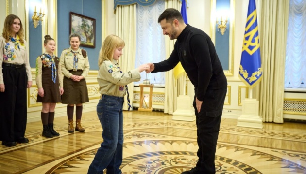 Scouts present Zelensky with Bethlehem Peace Light