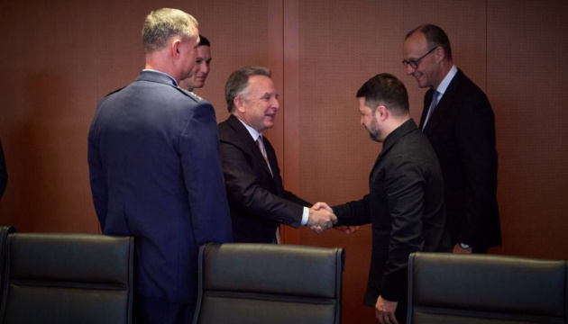 Zelensky meets with US envoys in Berlin – AP