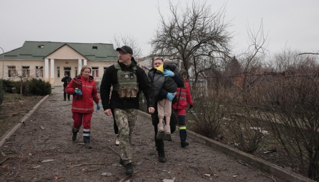 woman and her child injured, leaving school in Kushuhum