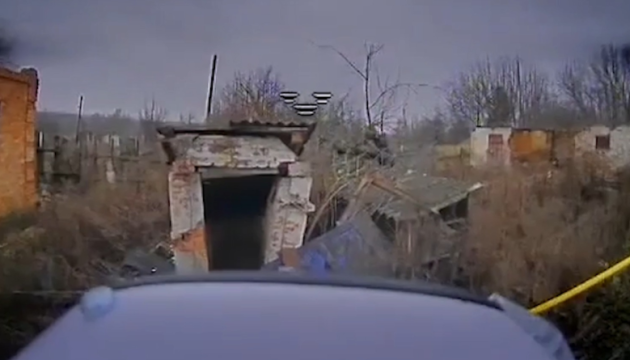 Border guards destroy eight shelters, three Russian invaders