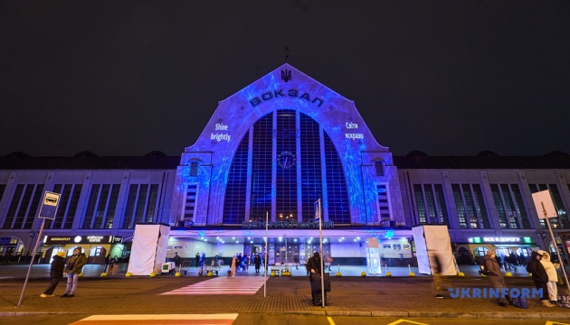 “Share the Light” installation unveiled at Kyiv’s Central Railway Station