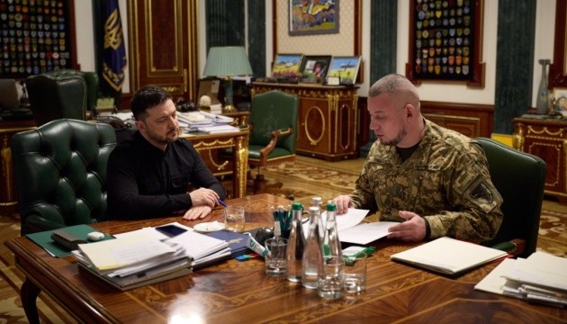 Palisa briefs Zelensky on ways to strengthen army, frontline positions