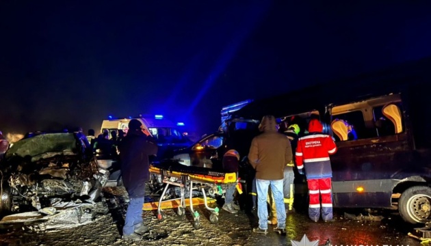 One person dies, 13 injured