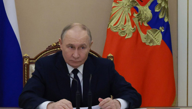 Putin orders offensive in Ukraine to continue amid peace talks