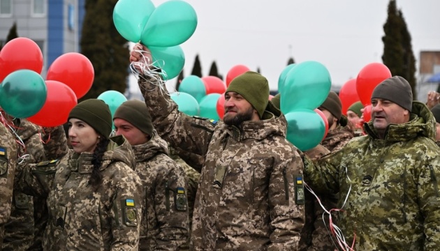 Lviv border guards organize New Year flash mob