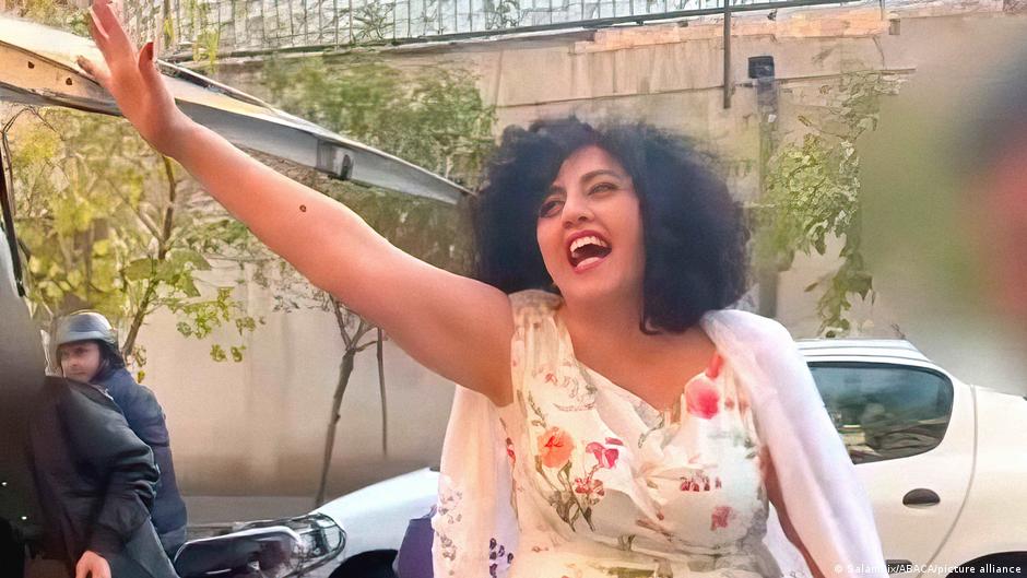 Iran arrests Nobel Peace laureate Narges Mohammadi – DW – 12/12/2025