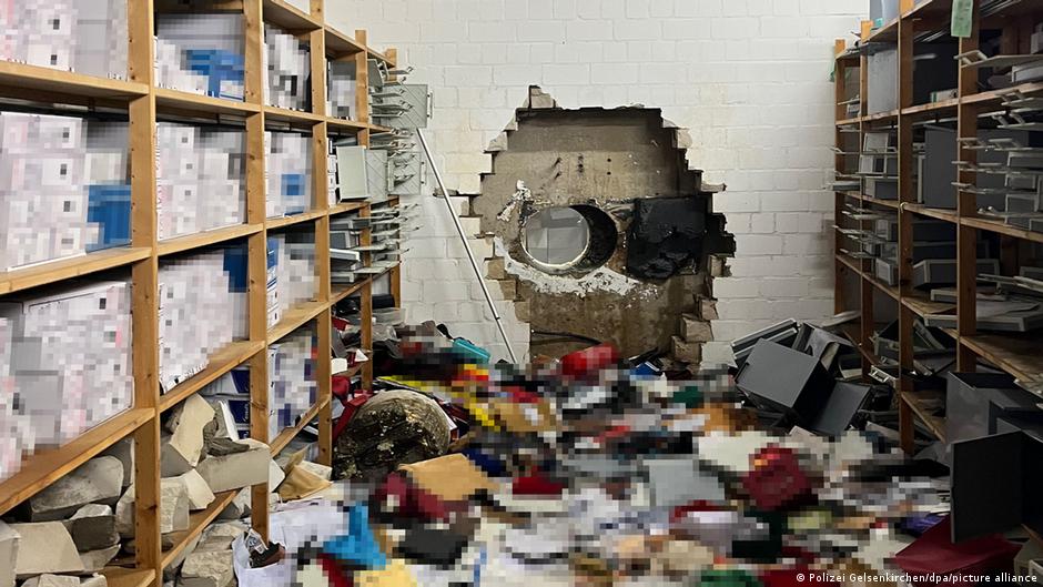 Gelsenkirchen bank thieves used ‘manipulated’ door